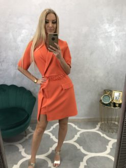 Sakové šaty s ozdobnou oranžovou retiazkou a vreckom - oranžové