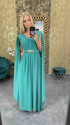 Dlhé elegantné šaty zdobené zlatou brošňou - smaragdovo zelené