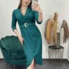 Elegantné prekladané šaty s 3/4 rukávmi a opaskom - smaragdovo zelené