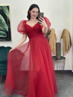 Elegantné týlové dlhé šaty s ozdobnými rukávmi - červené