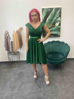 Krátke lurexové šaty s áčkovou sukničkou a opaskom - smaragdovo zelené