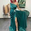 Dlhé turecké elegantné šaty bez rukávov a striebornou aplikáciou v páse - smaragdovo zelené