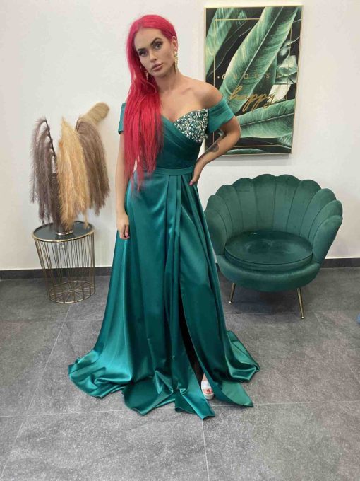 Dlhé turecké elegantné šaty s lodičkovým výstrihom a kamienkami - smaragdovo zelené