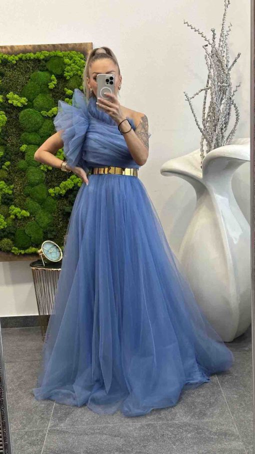 Dlhé elegantné spoločenské šaty s tylom a zlatým opaskom - svetlo modré